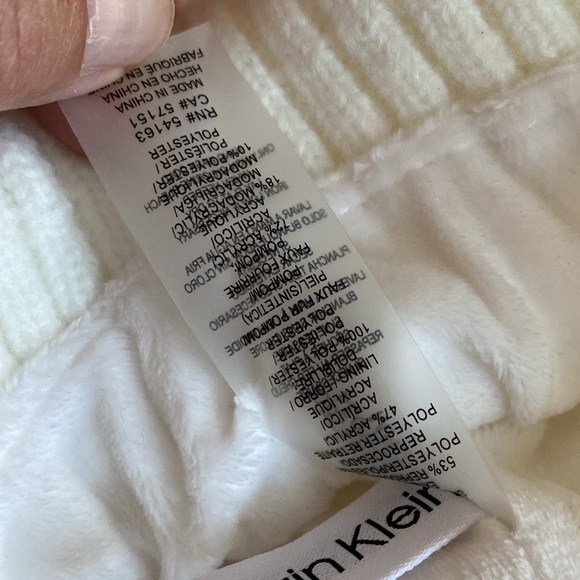 Calvin Klein knitted hat - Picture 7 of 12